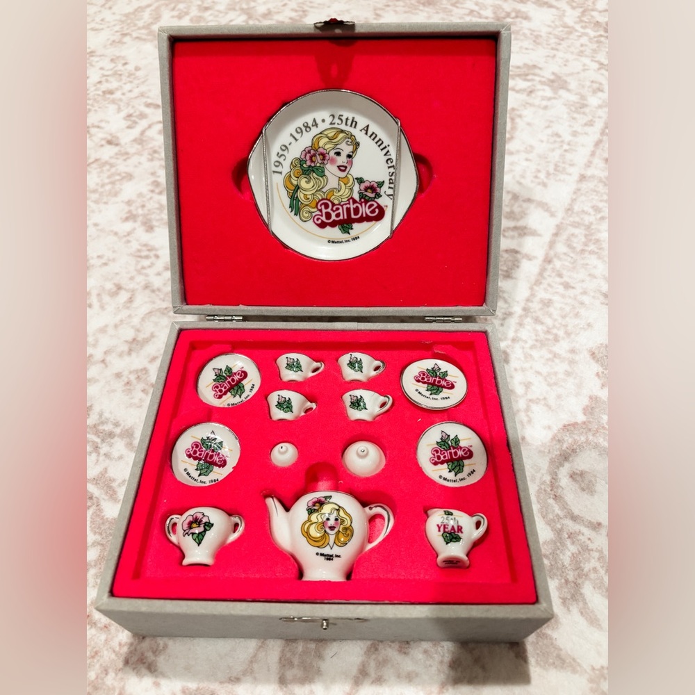 BARBIE DOLL 1984 SUPERSTAR ERA 25TH ANNIVERSARY CHINA TEA SET FOR 4 IN CASE NIB